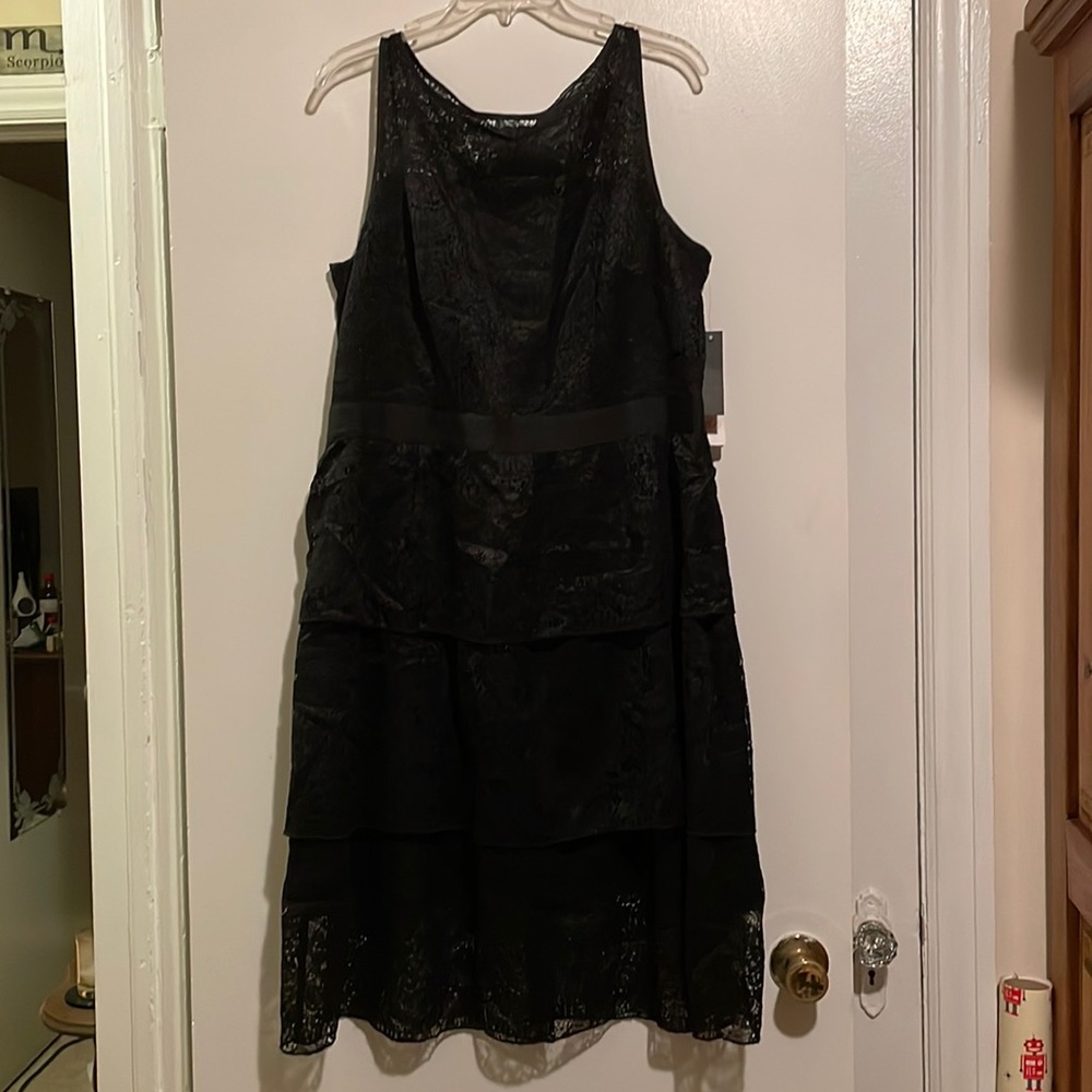 Lace sleeveless dress